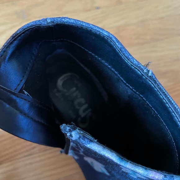 Circus by Sam Edelman Velvet Floral Bootie.  Size 8.5. - Picture 5 of 12